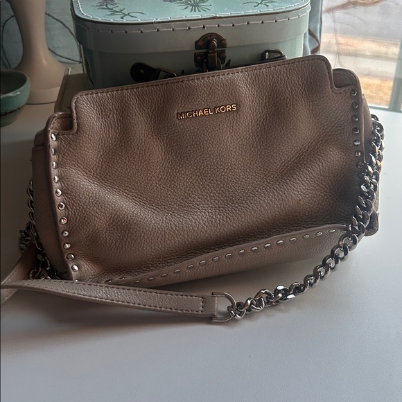 Michael Kors tan pebbled leather chain crossbody bag neutral moto flawed - Picture 2 of 11